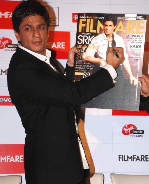 SRK signing the copy of Filmfare magazine