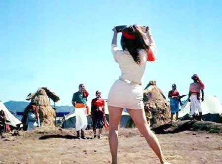 Saira Banu was another actress of 70's who has bumping Butts and shook it in debut film Junglee
