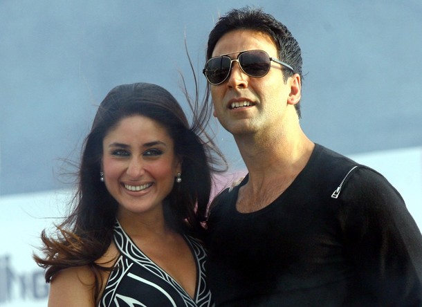 Super hero Akshay and Glamour gal Kareena pose for the photographer at the promotional even of Kambakkt Ishq at DLF Mall Saket