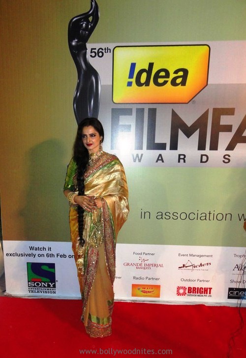 Rekha-sizzles-filmfare-awards