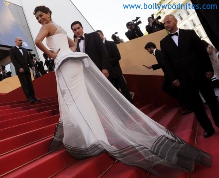 Sonam_Kapoor_Cannes11_5